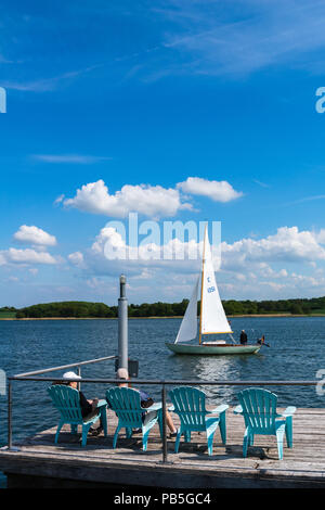 Temps d'été ensoleillé pour la voile sur le Fjord Schlei, Lindaunis, paysage d'Angeln, Schleswig-Holstein, Allemagne Banque D'Images