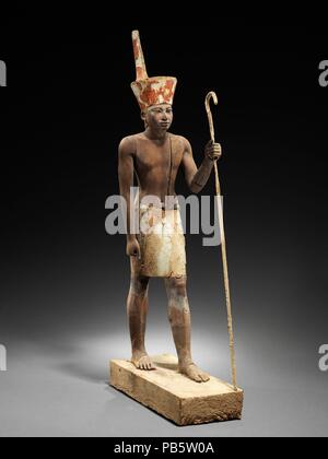 La Figure d'un tuteur. Dimensions : H. 57,6 cm (22 11/16 in.) ; W. 11 cm (4 5/16 in.) ; D. 26 cm (10 1/4 in.). Dynastie DYNASTIE : 12. Règne : règne d'Amenemhat II. Date : ca. 1919-1885 av. J.-C.. Cette figure porte la couronne rouge de Basse Égypte et le visage semble refléter les caractéristiques du roi régnant, le plus probablement Amenemhat II ou Senwosret II. Cependant, la divine kilt suggère que la statuette n'était pas simplement une représentation de la règle de vie. De concert avec son homologue portant la couronne blanche de haute Égypte, maintenant dans le Musée égyptien, Le Caire, la figure a été découvert derrière un culte Banque D'Images