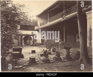 Mandarin Logement. Artiste : attribuée à John Thomson (British, Édimbourg, Écosse 1837-1921 Londres). Dimensions : Image : 8 3/8 × 10 5/8 in. (21,2 × 27 cm). Date : ca. 1869. Musée : Metropolitan Museum of Art, New York, USA. Banque D'Images