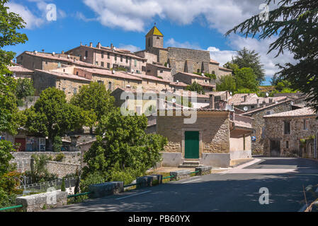 Vieux village Aurel de maisons en pierre, Provence, France, département Vaucluse, région Provence-Alpes-Côte d'Azur Banque D'Images