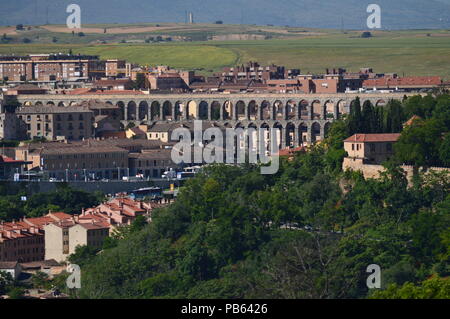 Belle photo panoramique du centre de Ségovie et son aqueduc de Ségovie. L'architecture, les voyages, l'histoire. 18 juin, 2018. Ségovie Castilla Leon Sp Banque D'Images