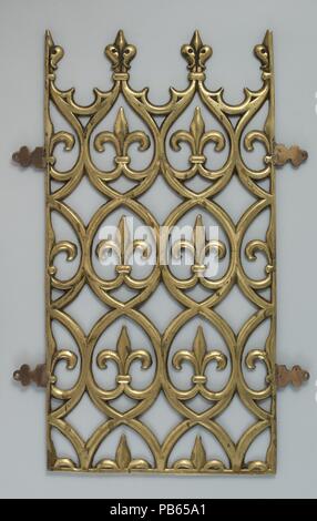 Grille décorative du Palais de Westminster. Culture : British. Designer Augustus Welby Northmore Pugin : britannique (Londres, 1812-1852) Ramsgate. Dimensions : hors tout (confirmé) : 20 × 13 × 3/4 3/4 1/4 in. (52,7 × 34,9 × 0,6 cm). Fabricant : attribuée à John Hardman & Co. (britannique). Date : ca. 1850. Ces panneaux décoratifs incarnent les dessins ou modèles d'Augustus Welby Northmore Pugin (1812-1852), qui était le principal représentant du style néo-gothique en Angleterre. Le travail de Pugin est au cœur de la transformation de la conception qui a commencé au milieu du xixe siècle. Il admirait ce qu'il a vu Banque D'Images