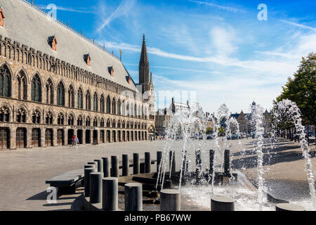 Dans la région de Flanders Field Museum, dans la Halle aux Draps, Grand Place, Lakenhallen, Ypres, Belgique Banque D'Images