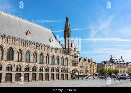 Dans la région de Flanders Field Museum, dans la Halle aux Draps, Grand Place, Lakenhallen, Ypres, Belgique Banque D'Images