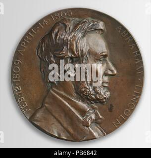 Abraham Lincoln. Artiste : Charles Calverley (Américain, Albany, New York 1833-1914 Essex Fells, New Jersey). Dimensions : Diamètre : 10 in. (25,4 cm). Date : 1898. Calverley, connu pour son portrait incisif de médaillons d'éminents américains, ce buste en fonte longueur-médaillon de profil de Lincoln en 1898. Calverley remanié à partir d'une ancienne version de 1868 rectangulaire, terminé trois ans après l'assassinat du président. Elle a été exposée à l'Union League Club of New York en 1869 (collection privée). Musée : Metropolitan Museum of Art, New York, USA. Banque D'Images