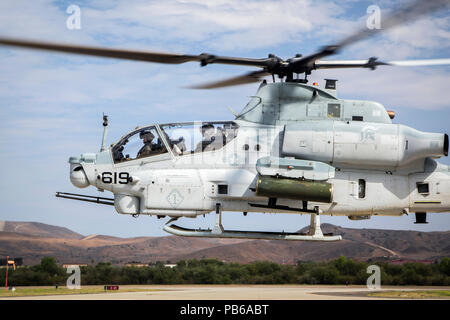 La lumière Marine, hélicoptère d'attaque AH-1Z Viper Banque D'Images