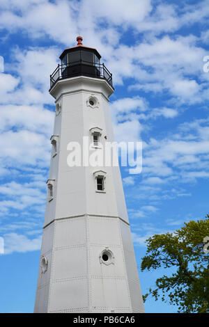 La tour historique de 1887 avec 1912 ajout à la North Point Light Station au nord du centre-ville de Milwaukee. Banque D'Images