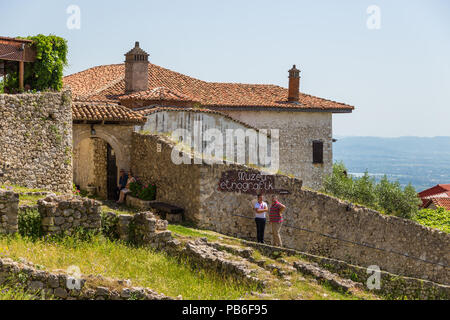 Kruja, Albanie- 24 juin 2014 : Musée ethnographique national d'Albanie à Kruja. Célèbre ville de Skanderbeg. Banque D'Images