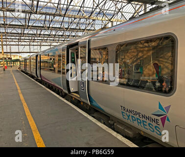 TransPennine Express, plate-forme quatre,Carlisle Gare, Cumbria, Angleterre , Royaume-Uni Banque D'Images