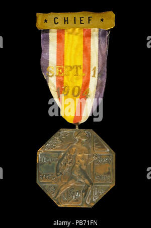 1127 l'insigne officiel porté lors d'événements officiels des Jeux olympiques le 1 septembre 1904 à Saint Louis, Missouri (rognée) Banque D'Images