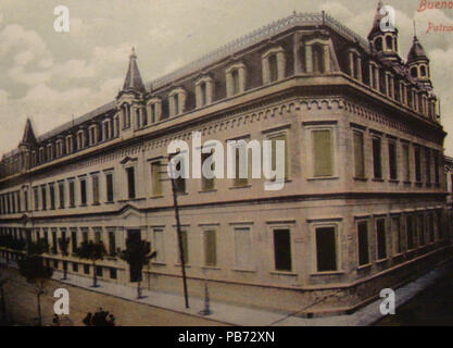 . Español : Vista del Instituto Manuel A. Aguirre, en la calle Balcarce n° 1181, parte del Patronato de la Infancia, que tenía en esa cuadra su complejo de 49/00. El edificio fue demolido en la década de 1980 y hoy se encuentra una allí cancha de fútbol. Atrás se ven las cúpulas de la Iglesia de San Pedro Telmo. vers 1905 805 Instituto Manuel A. Aguirre Banque D'Images