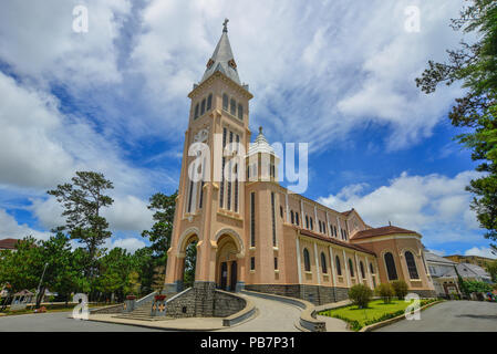 Nicolas de Bari Cathédrale (Église de poulet) dans la région de Dalat, Vietnam. Le bâtiment a été construit comme une paroisse catholique par les Français en 1931-1932. Banque D'Images