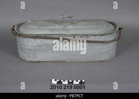 726 Poissons Graniteware Marguerite avec couvercle Banque D'Images