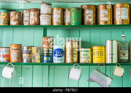 Rations historique à l'intérieur de vieux base britannique de Port Lockroy, Île Wiencke, archipel Palmer, Péninsule Antarctique Banque D'Images