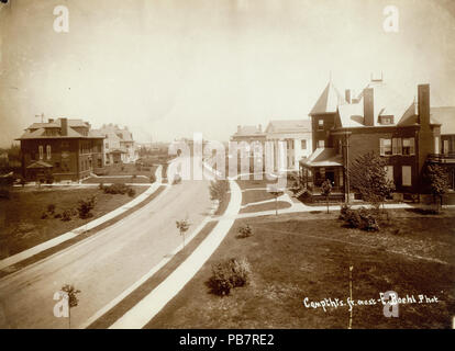 1809 Vue vers l'est sur Hawthorne Boulevard de Grand Avenue dans la subdivision Compton Heights Banque D'Images