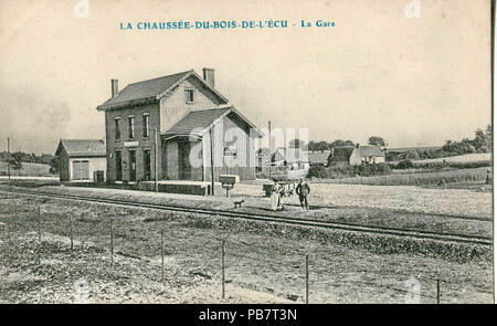 . Français : Carte postale ancienne, sans mention d'éditeur : LA CHAUSSEE-DU-BOIS-D'ECU - La Gare Il s'agit d'une gare de la ligne de chemin de fer secondaire à voie Ligne embarcation de Estrées-Saint-Denis - Froissy - Crèvecœur-le-Grand . Avant 1914 800 INCONNU - La CHAUSSEE DU BOIS D'ECU - La Gare Banque D'Images