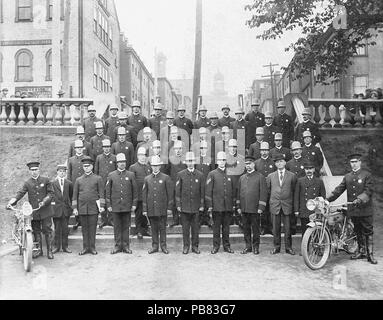 739 de la Police de la ville de Halifax sur la place Grand Parade, Halifax, Nouvelle-Écosse, Canada, 10 juillet, 1914 Banque D'Images