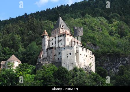 Castel Trostburg ou Castel forte dans la vallée Isarco près de Ponte Gardena. Bolzano, Italie du nord. Banque D'Images