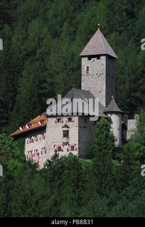 Château Neuhaus dans le Tyrol du Sud près de Sand in Taufers, Italie. Banque D'Images