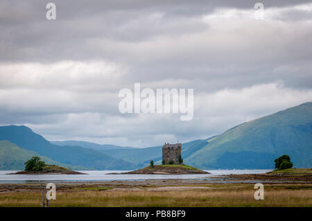 Loch Port Appin. Linnhie L'Argyll. Château de Stalker. Banque D'Images