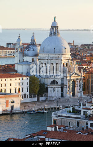 L'église Santa Maria della Salute view avant le coucher du soleil, de l'Italie Banque D'Images