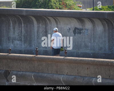 Sheerness, Kent, UK. 27 juillet, 2018. Météo France : un matin chaud de cuisson à Sheerness, Kent. Credit : James Bell/Alamy Live News Banque D'Images