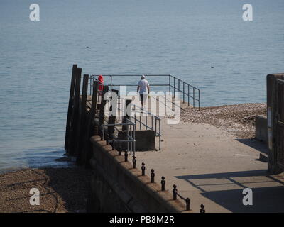 Sheerness, Kent, UK. 27 juillet, 2018. Météo France : un matin chaud de cuisson à Sheerness, Kent. Credit : James Bell/Alamy Live News Banque D'Images