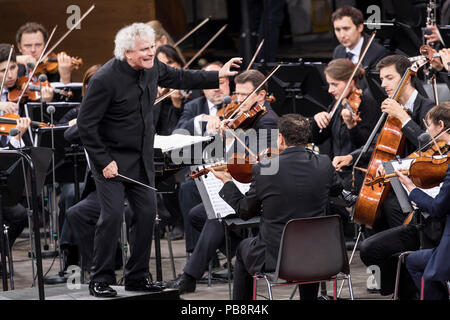 Berlin, Deutschland. 24 Juin, 2018. 19/Berliner Philharmoniker, chef d'orchestre Sir Simon Rattle vivent dans la Waldbühne de Berlin sur 24.06.2018. Classique, orchestre, dernier concert avec Sir Simon Rattle, Musique | Conditions de crédit dans le monde entier : dpa/Alamy Live News Banque D'Images