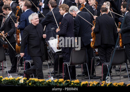 Berlin, Deutschland. 24 Juin, 2018. 19/Berliner Philharmoniker, chef d'orchestre Sir Simon Rattle vivent dans la Waldbühne de Berlin sur 24.06.2018. Classique, orchestre, dernier concert avec Sir Simon Rattle, randonnée pédestre, Départ, abandonnés, Musique | Conditions de crédit dans le monde entier : dpa/Alamy Live News Banque D'Images