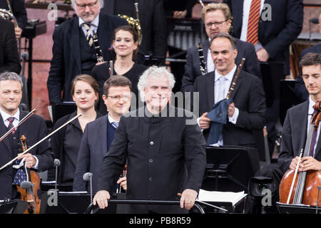 Berlin, Deutschland. 24 Juin, 2018. 19/Berliner Philharmoniker, chef d'orchestre Sir Simon Rattle vivent dans la Waldbühne de Berlin sur 24.06.2018. Classique, orchestre, dernier concert avec Sir Simon Rattle, Musique | Conditions de crédit dans le monde entier : dpa/Alamy Live News Banque D'Images