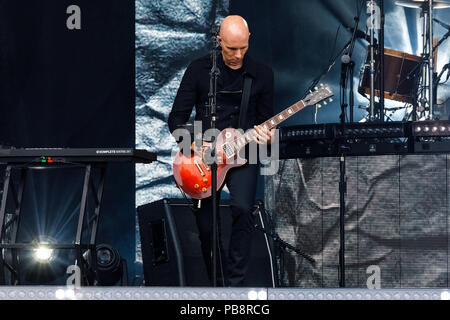 Berlin, Deutschland. 17 Juin, 2018. 16/UN CERCLE PARFAIT, BILLY HOWERDEL, guitare, rock band, USA, concert, 17.06.2018, open air Festival de musique 2018, citadelle, citadelle, Berlin, Allemagne, Allemagne exclusive show, vendu  <english > un cercle parfait, rock band, USA, d'effectuer le 17 juin 2018, à la citadelle, Berlin, Allemagne, dans le monde entier : dpa Crédit/Alamy Live News Banque D'Images