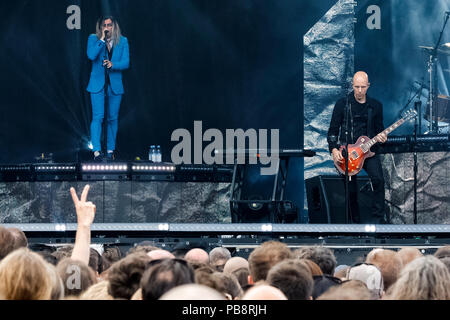 16/UN CERCLE PARFAIT, MAYNARD JAMES KEENAN et BILLY HOWERDEL, de gauche à droite, Rock Band, USA, concert, 17.06.2018, open air Festival de musique 2018, citadelle, citadelle, Berlin, Allemagne, Allemagne exclusive show, vendus, sommaire, l'étape  <english > un cercle parfait, rock band, USA, d'effectuer le 17 juin 2018, à la citadelle, Berlin, Allemagne, vendus, sommaire, l'étape d'utilisation dans le monde entier | Banque D'Images