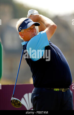 27 juillet 2018, l'Old Course à St Andrews, St Andrews, Écosse), à l'Omnium senior des championnats de golf 2018, deuxième tour, Colin Montgomerie (SCO) joue son coup de départ sur le deuxième trou Banque D'Images