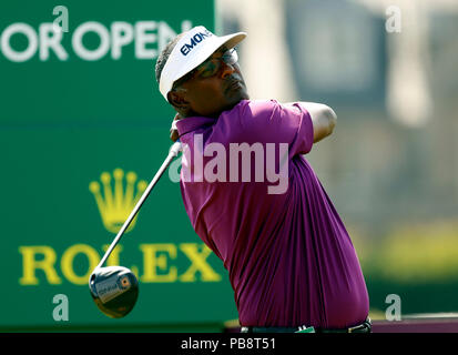 27 juillet 2018, l'Old Course à St Andrews, St Andrews, Écosse), à l'Omnium senior des championnats de golf 2018, 2ème tour ; Vijay Singh (FIJ) joue son coup de départ sur le deuxième trou Banque D'Images