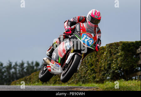 Armoy, d'Antrim, en Irlande du Nord. 27 juillet, 2018. L'Armoy Road Races ; Davey Todd en action au cours de l'Action admissible SuperTwins : Crédit Plus Sport/Alamy Live News Banque D'Images
