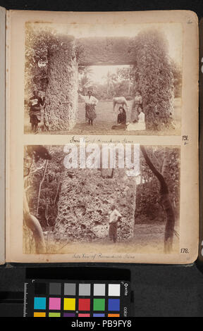 . Anglais : vue avant de pierres remarquables ; vue de côté, Pierre remarquable [Mua, Tonga, c1880 à 1889]. Le Haʻamonga a caméra construit au 13ème siècle par la 11e Tuʻitātui Tuʻi Tonga. (Informations fournies par Daly, Martin (2009). Tonga : une nouvelle bibliographie (2e ed). Université d'Hawaiʻi Press, Honolulu) . circa 1880 737 Ha'amonga 'a Maui, Mua, Tonga, ch. 1880 à 1889 Banque D'Images