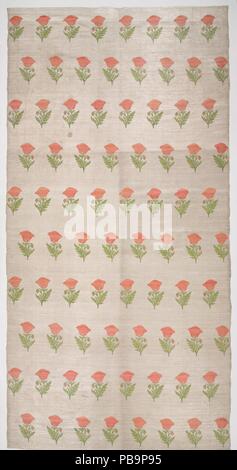 Longueur de tissu pour les vêtements. Dimensions : Textile : H. 57 1/2 in. (146.1 cm) W. 28 1/2 in. (72,4 cm) Mont : H. 61 1/4 in. (155,6 cm) W. 32 1/4 in. (81.9 cm) D. 1 7/8 in. (4,8 cm). Date : le 18e siècle. Cette longueur de tissu avec selvedges intacte est décorée de rangées de coquelicots sur un terrain d'argent brillant-enveloppé thread. Les textiles comme cet exemple, avec une répétition de motifs de fleurs naturalistes, des dispositions officielles sur un fond blanc, ont été produits en grand nombre dans l'Inde moghole à compter de la dix-septième siècle. Musée : Metropolitan Museum of Art, New York, USA. Banque D'Images