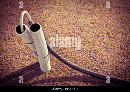 Avec tuyau ondulé en sort du sol Banque D'Images