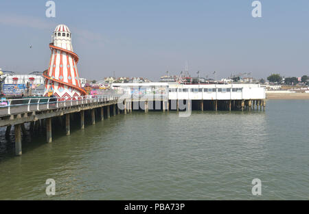 La région en Clacton Pier, Clacton-on-Sea dans l'Essex, où un adolescent a été porté disparu dans l'eau jeudi. Banque D'Images