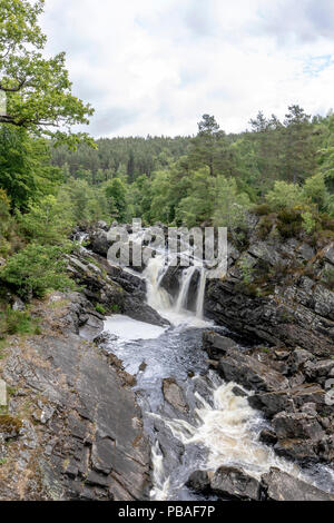 Rogie tombe près de Strathpeffer. Endroit idéal pour la pêche au saumon Banque D'Images