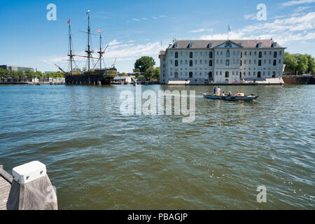 Nemo à Amsterdam avec sloops Banque D'Images