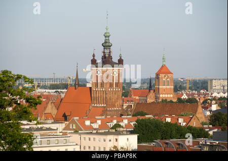 Katarzyny Kosciol Sw gothique (St. Catherine's Church) et l'église gothique St John's dans la vieille ville dans le centre historique de Gdansk, Pologne. 22 juillet 2018 © W Banque D'Images