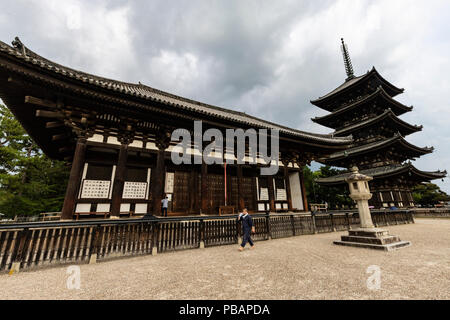 Kofukuji était autrefois un centre important pour le Bouddhisme au Japon. Depuis qu'il a été établi par le clan Fujiwara qui dirigeait le Japon à l'époque, il a également retai Banque D'Images