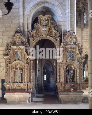 ALTARES - IGLESIA DE SANTIAGO Y SAN BENITO EN LA ENTRADA DE LA GIROLA S - XVIII. Emplacement : Monasterio, OSERA / OSEIRA, Ourense, ESPAGNE. Banque D'Images