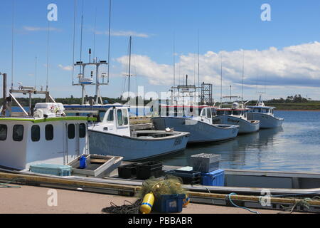 Vue sur les bateaux de pêche et le port de North Rustico, une destination touristique populaire dans les mois d'été ; Prince Edward Island, Canada Banque D'Images