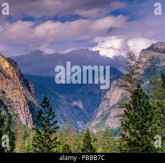 Cedar Grove, Grand Sentinel, le Parc National Kings Canyon, Californie Banque D'Images