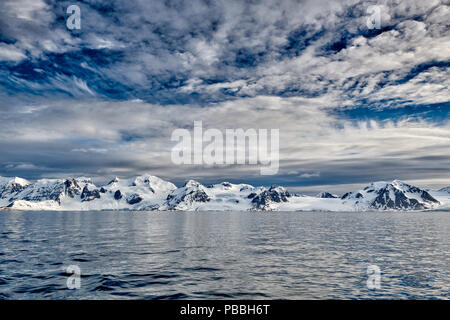 Paysage avec la neige, la glace et les glaciers de Prins Karls Forland, Spitsbergen, Svalbard ou l'Europe Banque D'Images