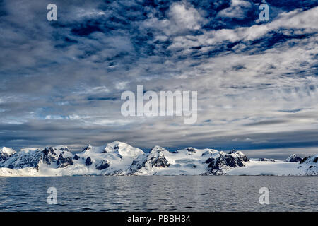 Paysage avec la neige, la glace et les glaciers de Prins Karls Forland, Spitsbergen, Svalbard ou l'Europe Banque D'Images