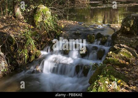 Source de la rivière Hueznar, San Nicolas del Puerto, province de Séville, Andalousie, Espagne, Europe. Banque D'Images