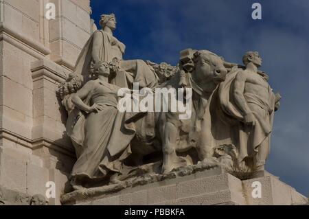 Monument à la Constitution espagnole de l'année 1812 - groupe sculptural de l'allégorie de l'agriculture. Cadix. Région de l'Andalousie. L'Espagne. L'Europe. Banque D'Images